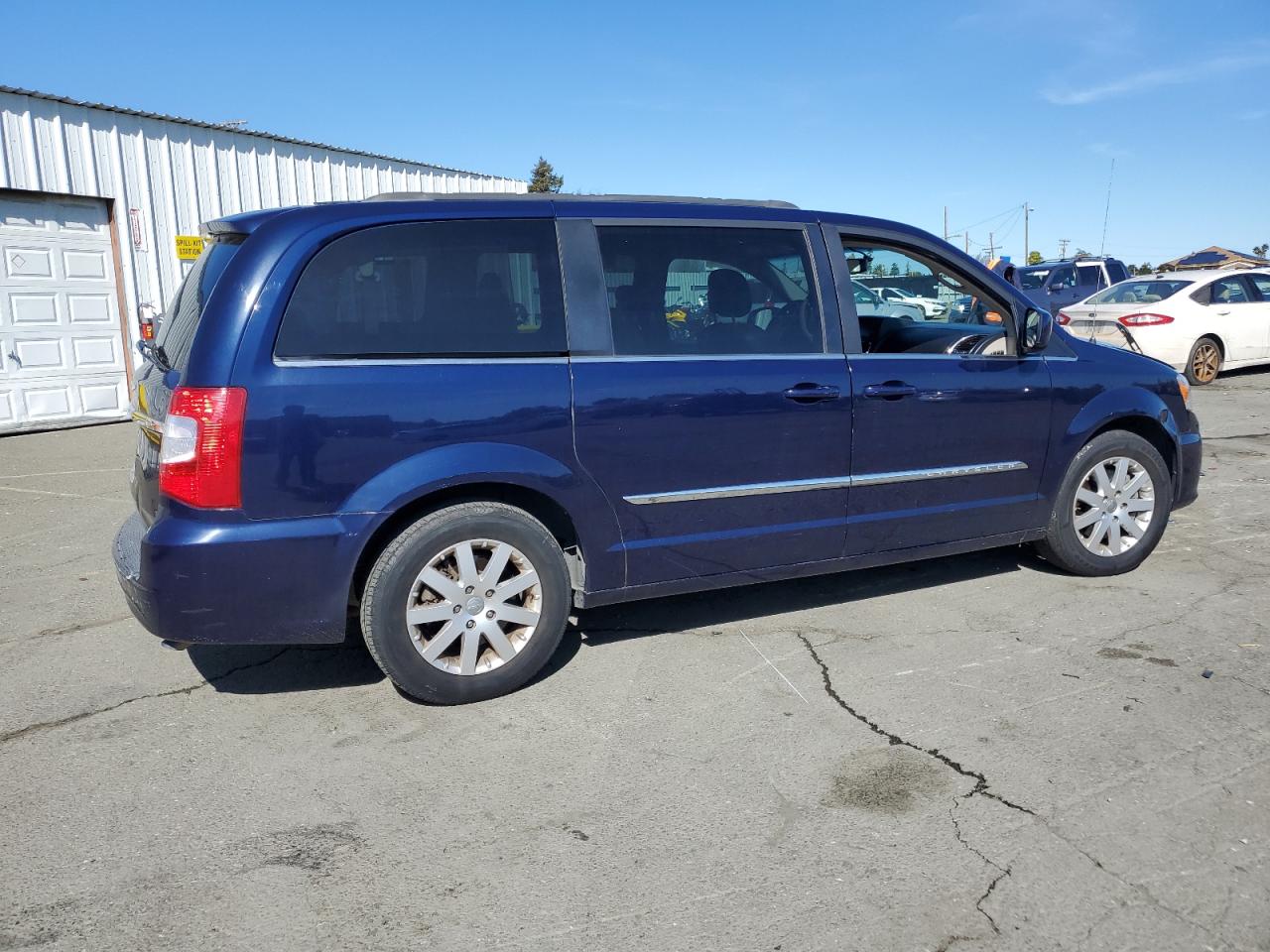 2015 Chrysler Town & Country - Image 3