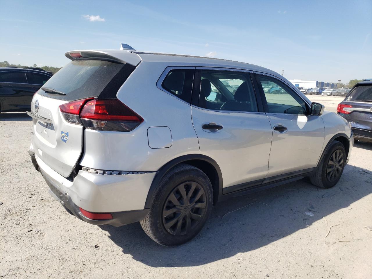 2018 Nissan Rogue - Image 3