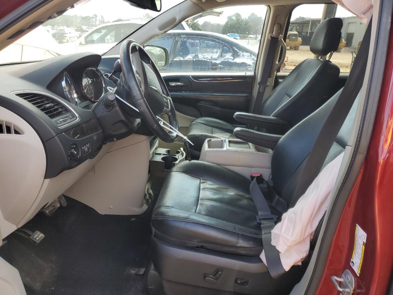 2015 Chrysler Town & Country - Image 7