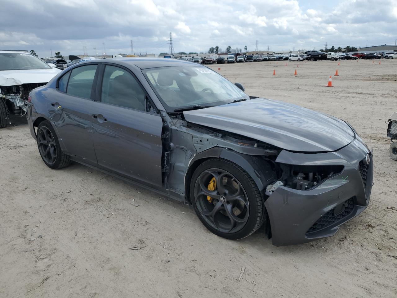 2019 Alfa Romeo Giulia - Image 4