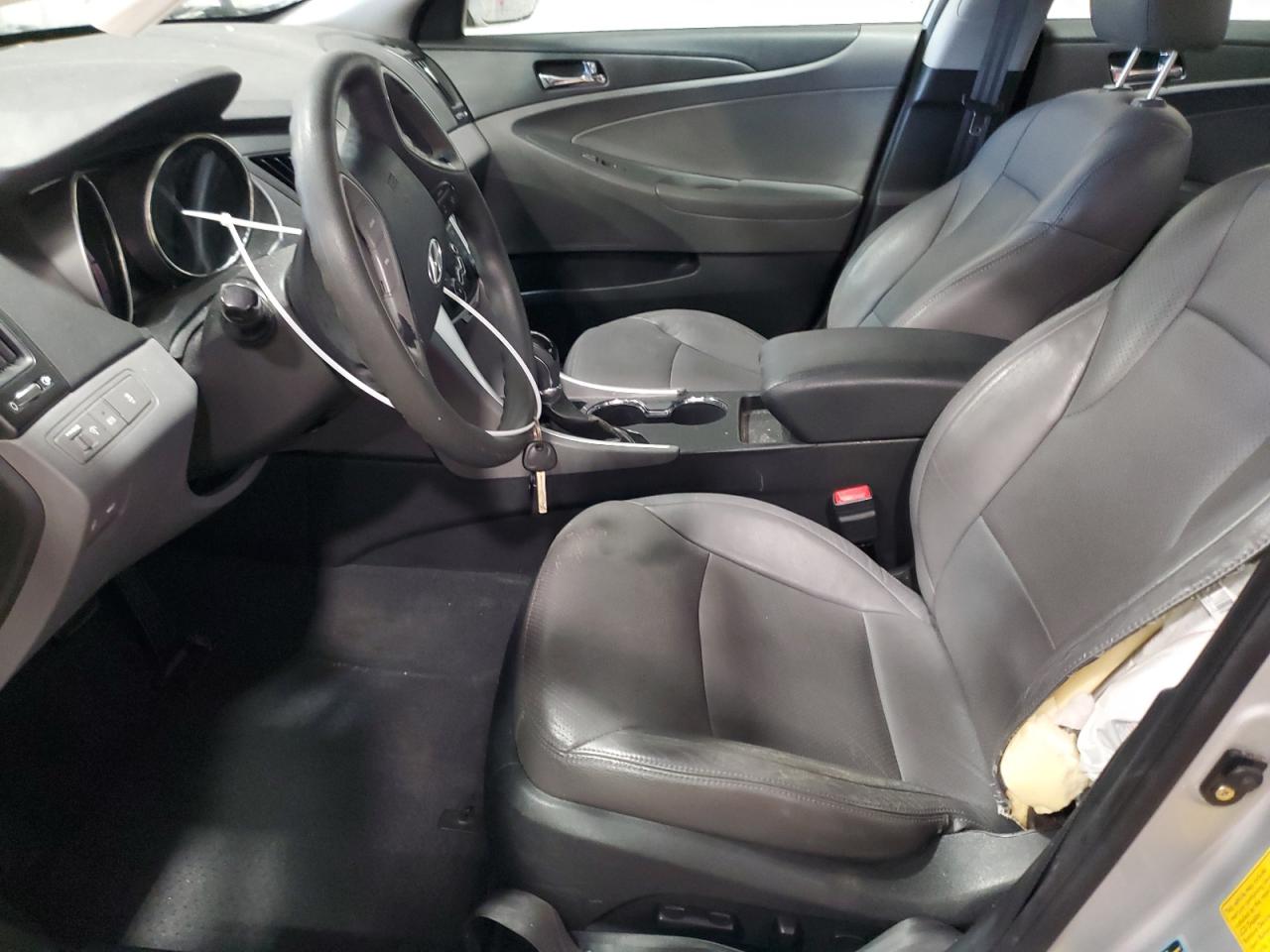 2011 Hyundai Sonata - Image 7