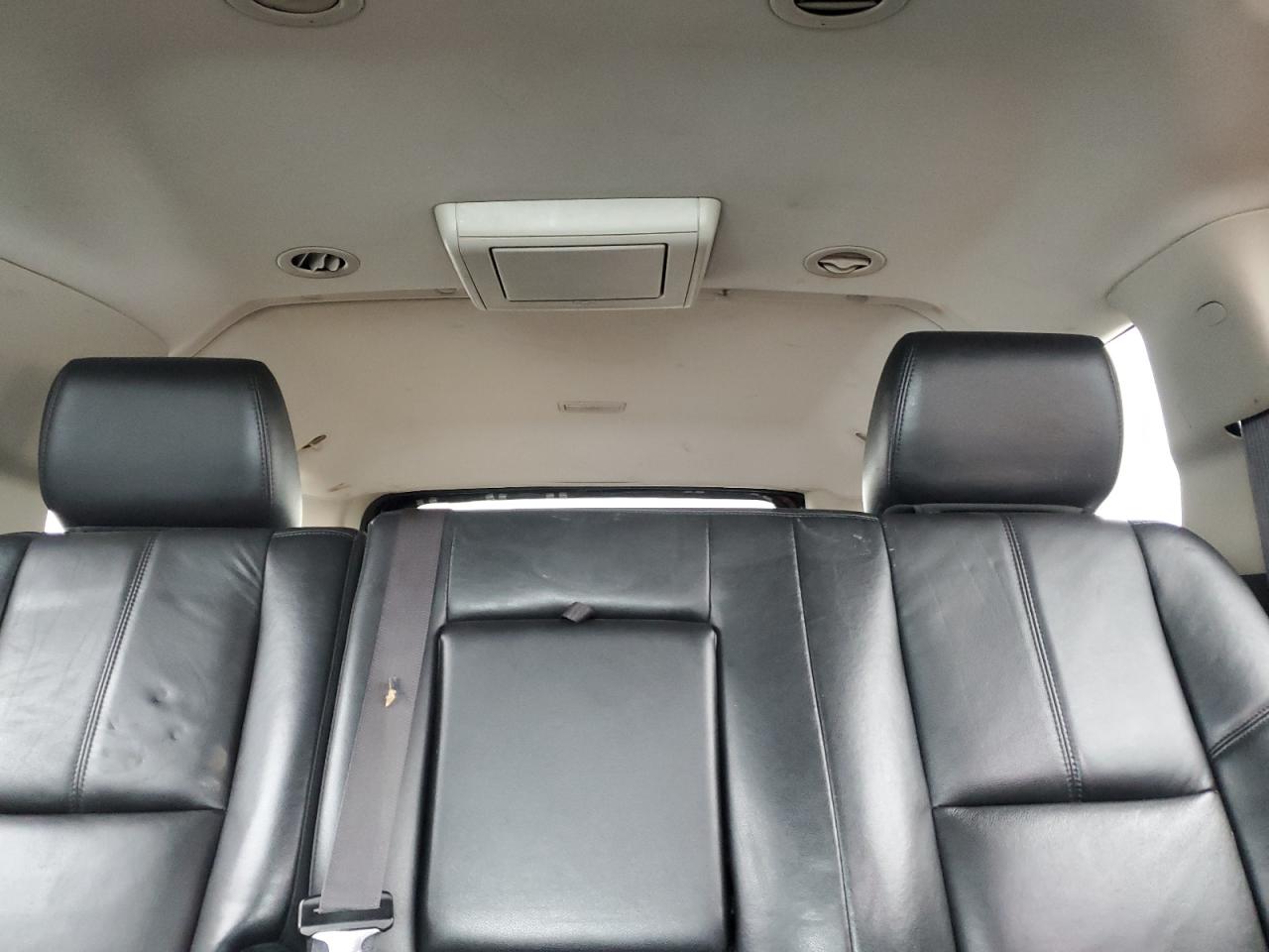 2014 Chevrolet Suburban - Image 10