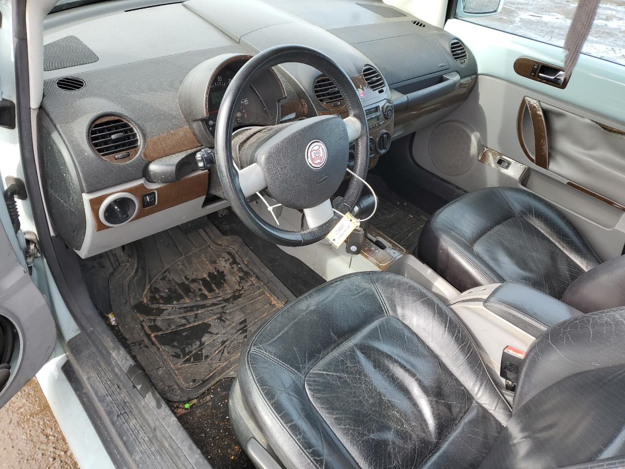 2003 Volkswagen Beetle - Image 8