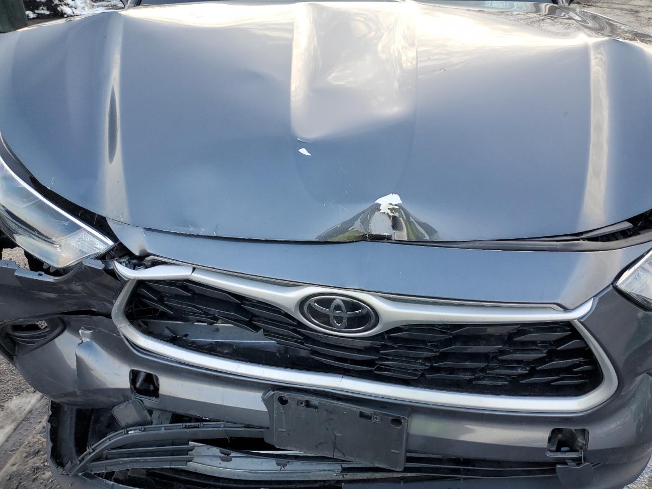 2022 Toyota Highlander - Image 13