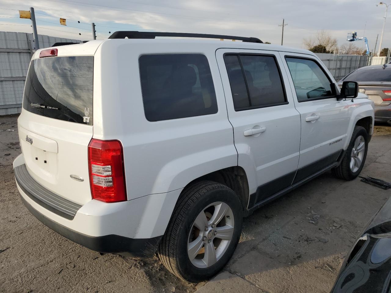 2016 Jeep Liberty (Patriot) - Image 3