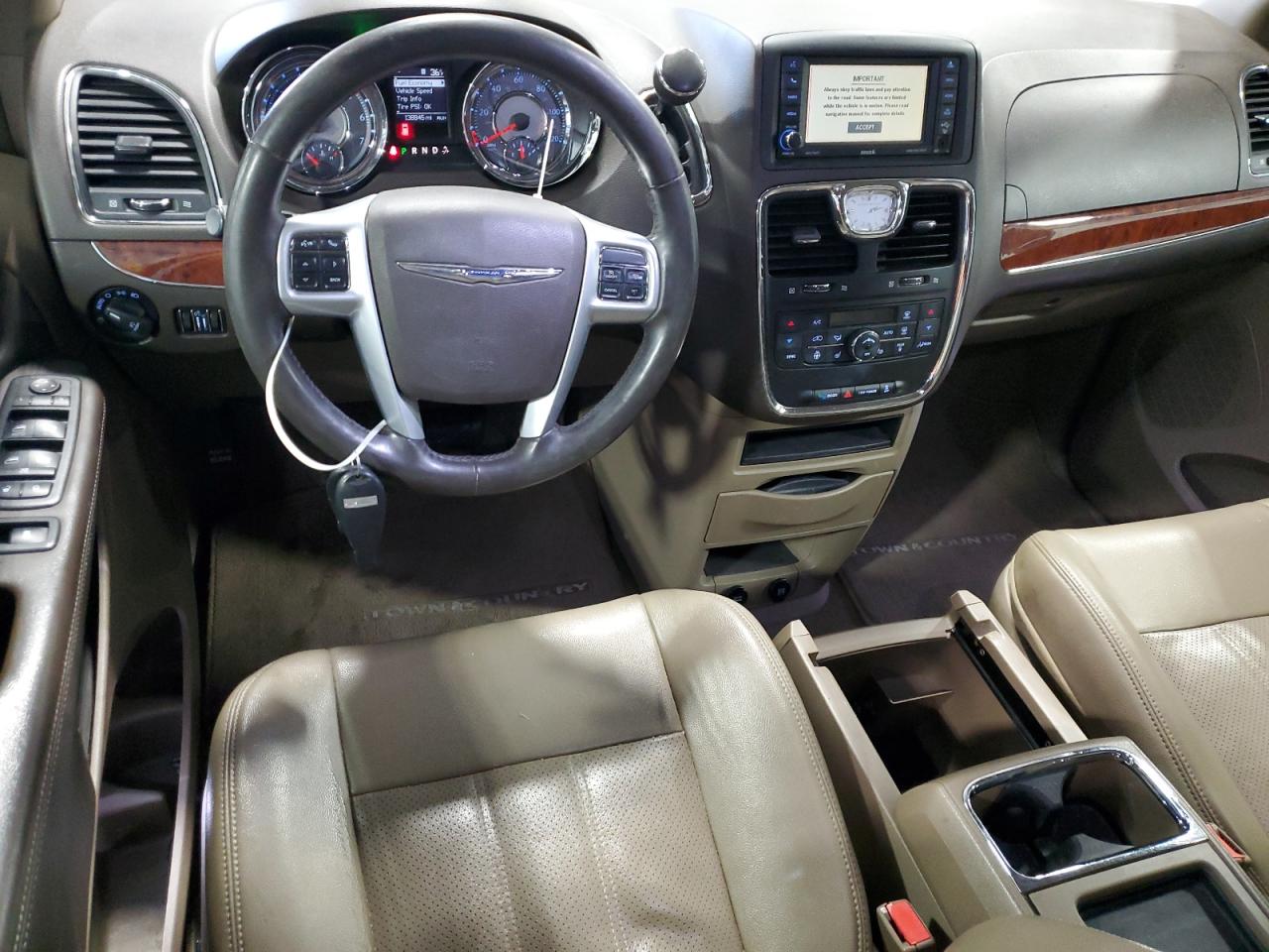2014 Chrysler Town & Country - Image 8