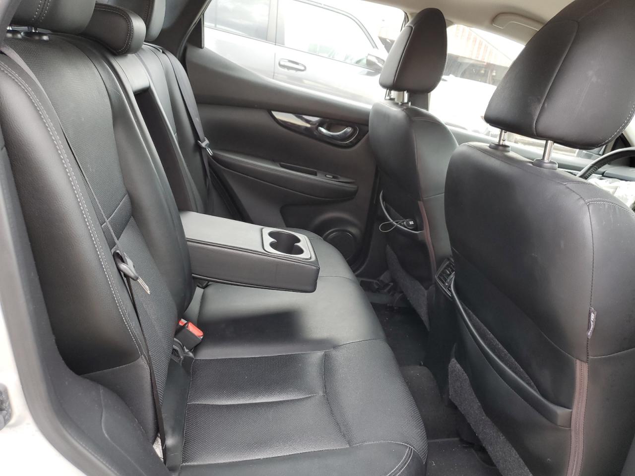 2017 Nissan Rogue - Image 12