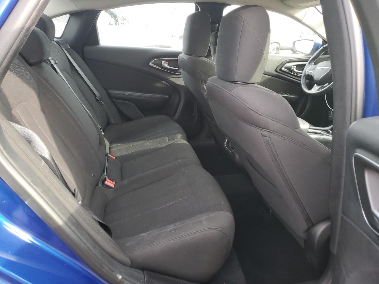 2016 Chrysler 200 - Image 10