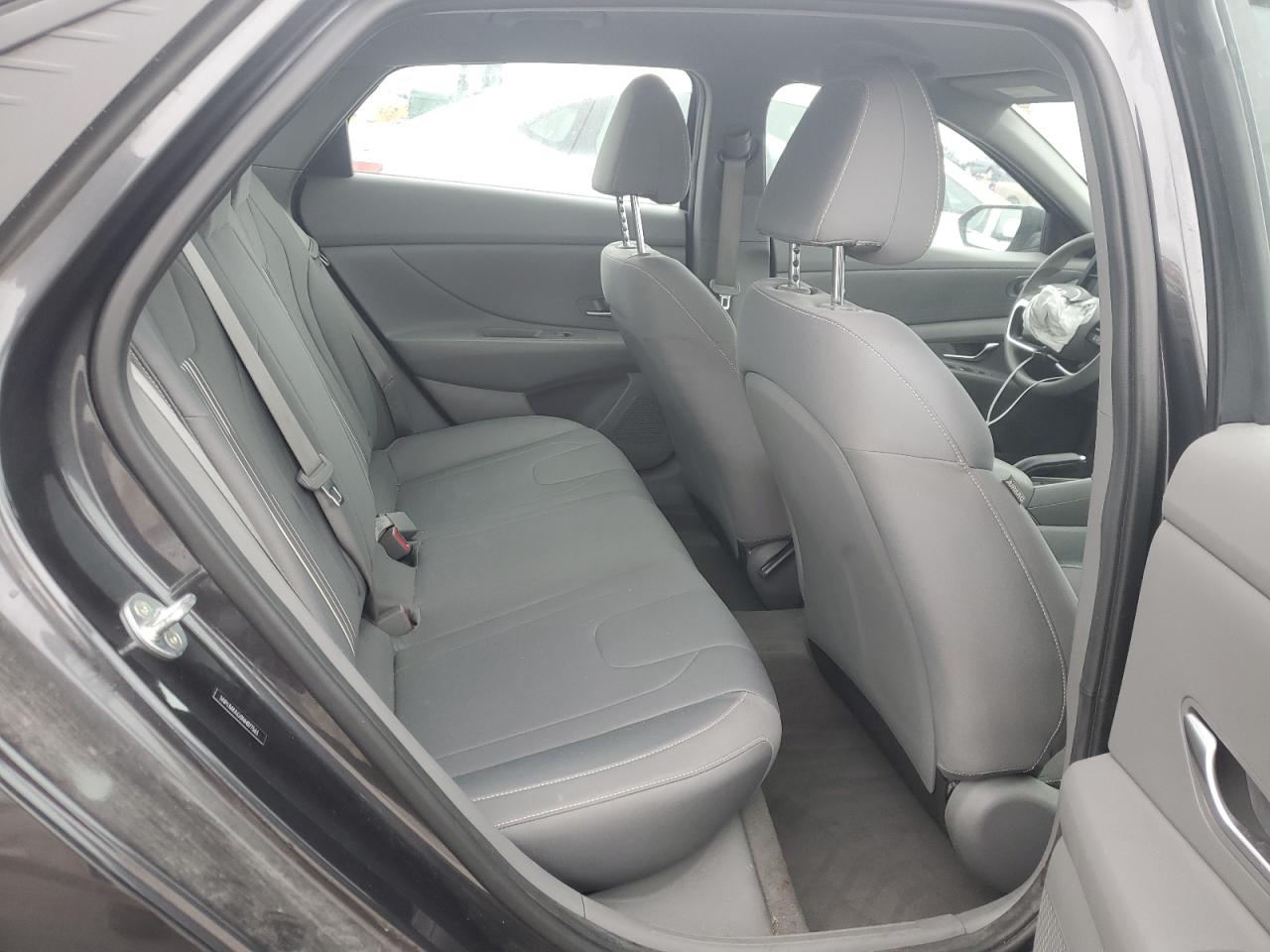 2022 Hyundai Elantra - Image 10