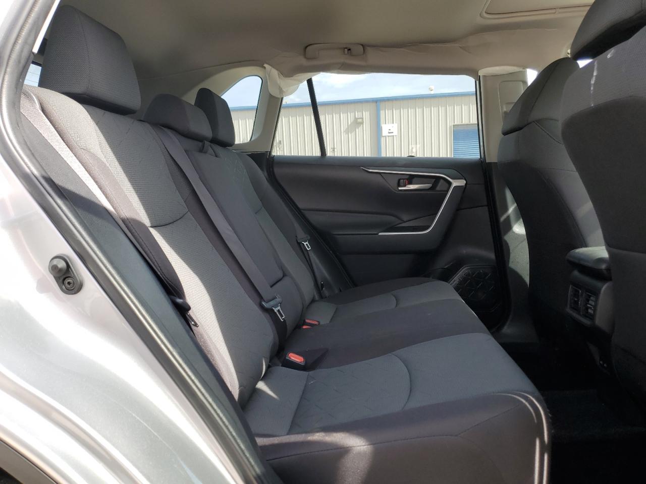 2024 Toyota RAV 4 - Image 11