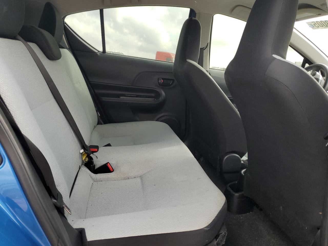 2015 Toyota Prius - Image 10