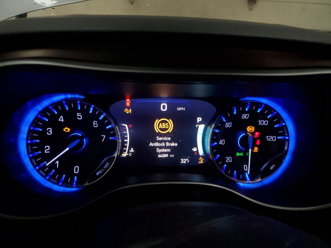 2018 Chrysler Pacifica - Image 9