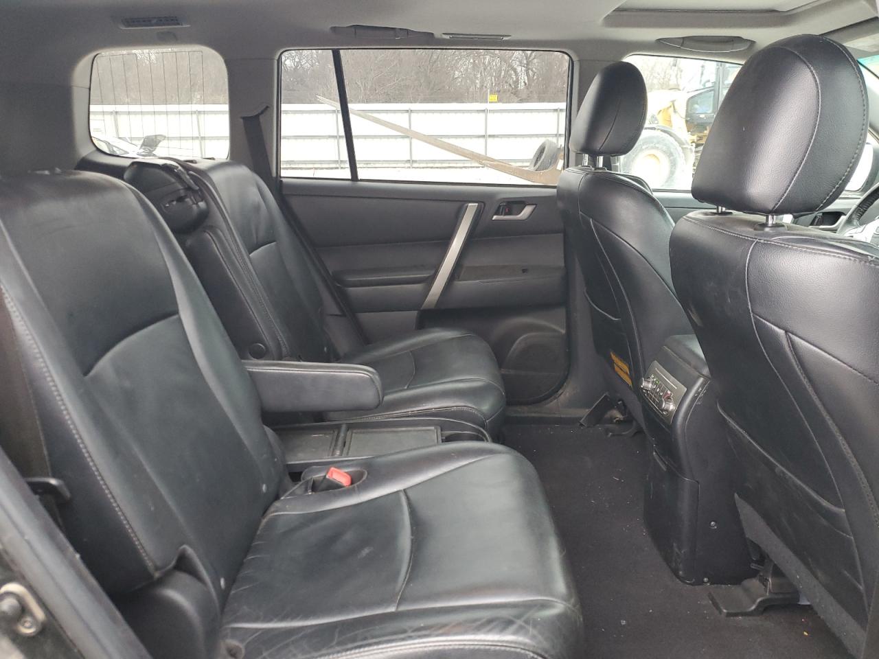 2013 Toyota Highlander - Image 11