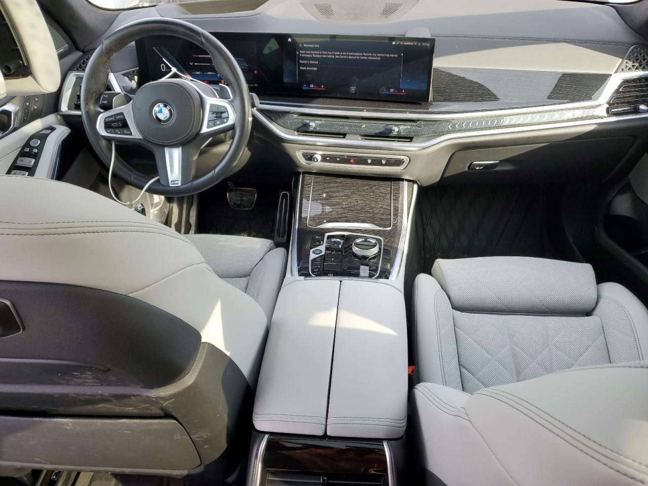 2023 BMW X7 - Image 8