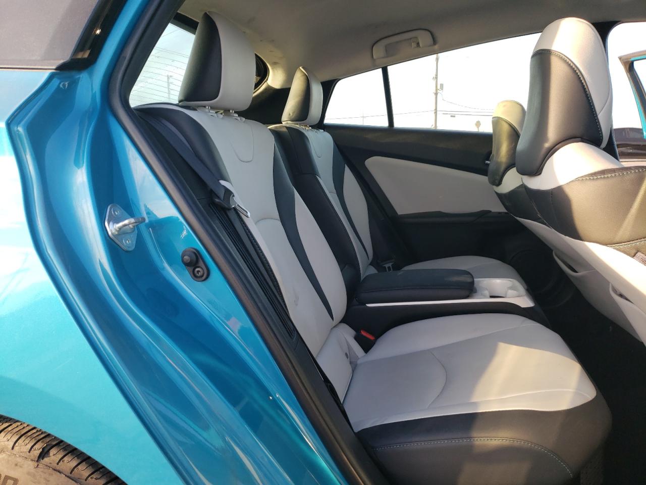 2017 Toyota Prius - Image 10