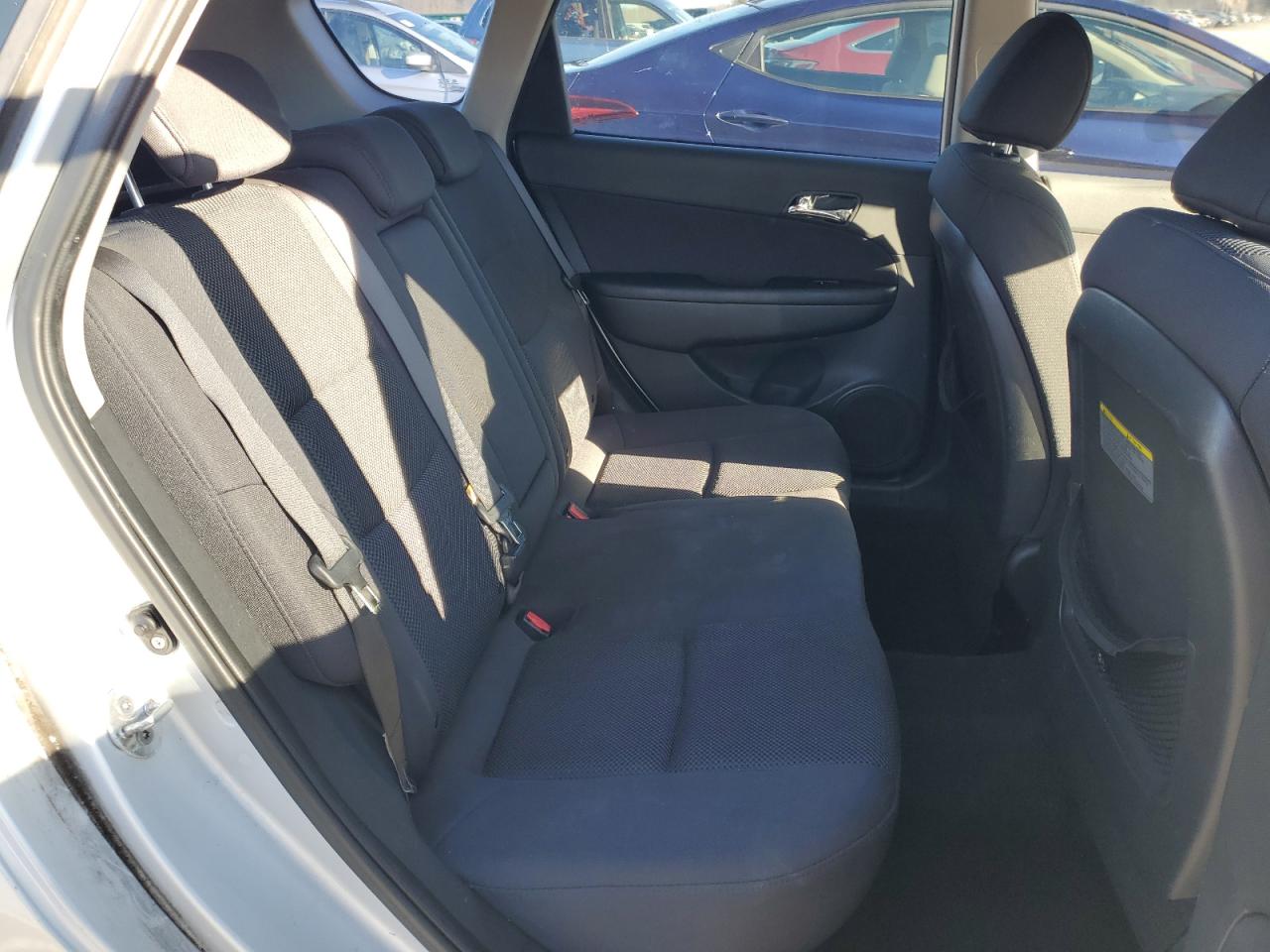 2010 Hyundai Elantra - Image 10