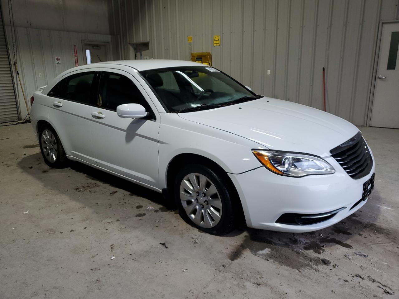2013 Chrysler 200 - Image 4