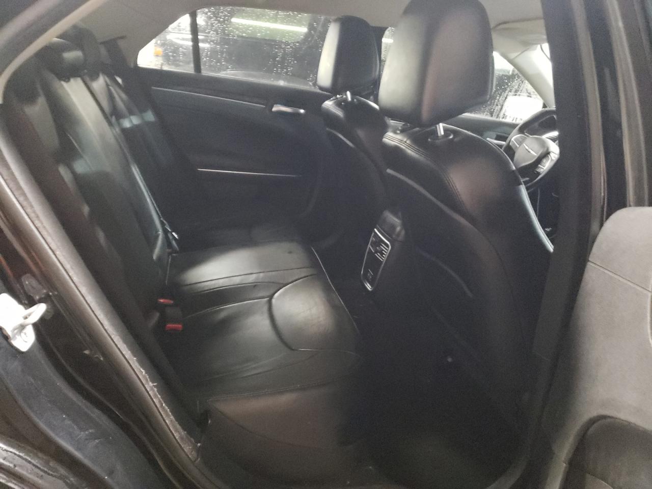 2015 Chrysler 300 - Image 10