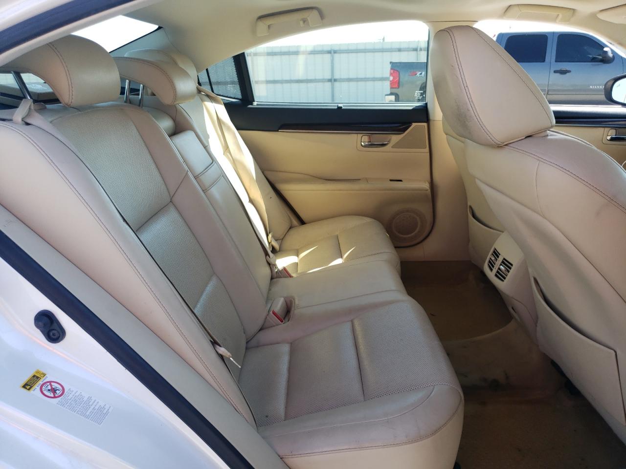 2015 Lexus ES - Image 10