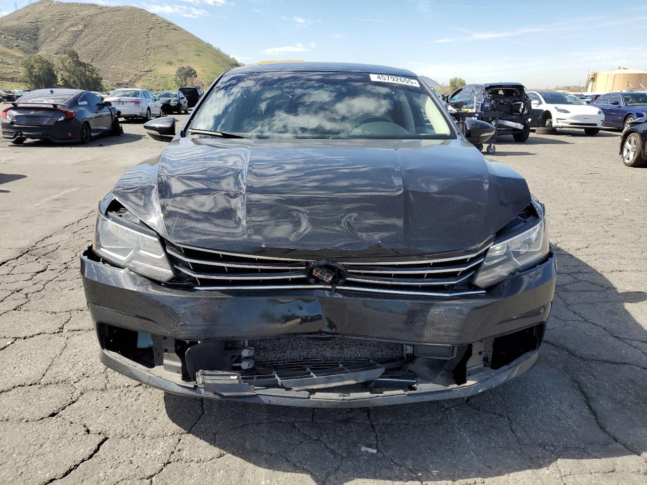 2019 Volkswagen Passat - Image 5