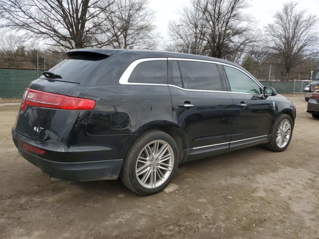 2019 Lincoln MKT - Image 3