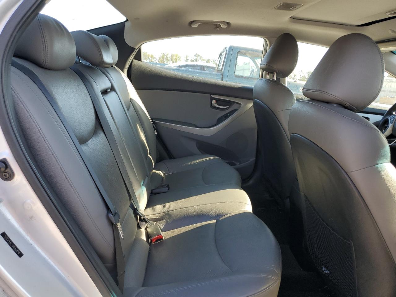 2012 Hyundai Elantra - Image 10