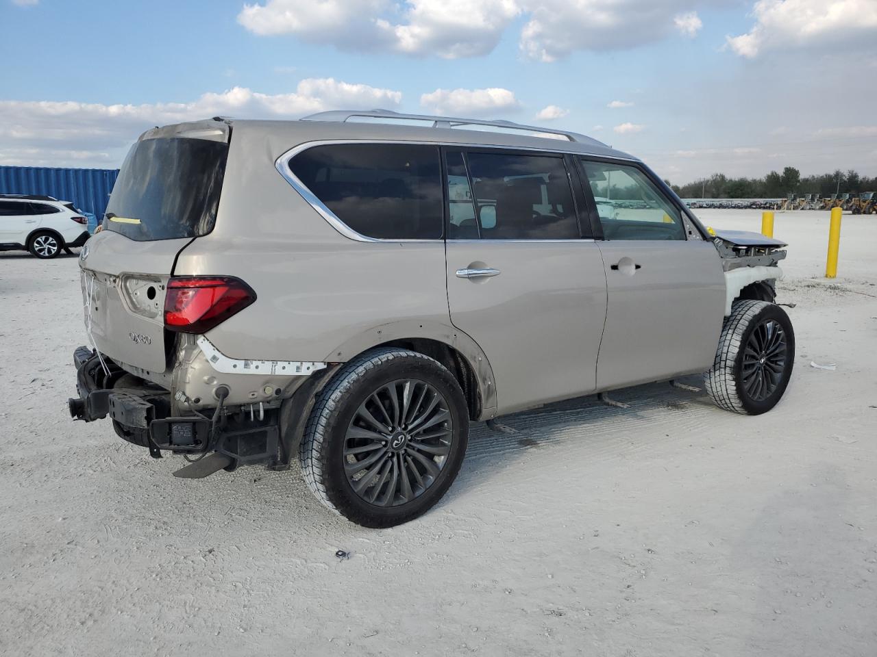 2021 Infiniti QX80 - Image 3