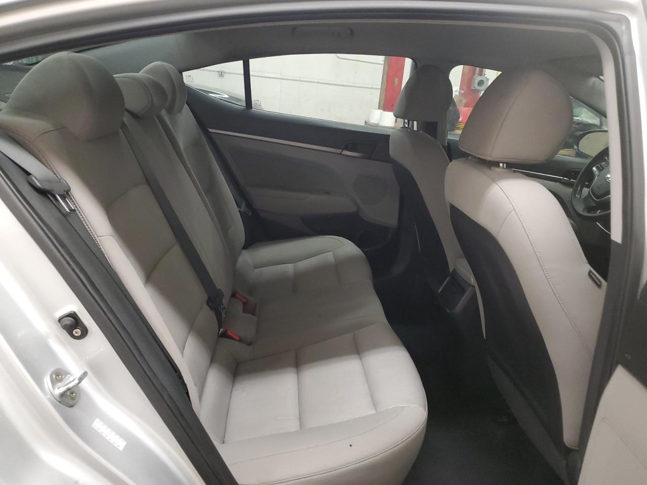 2018 Hyundai Elantra - Image 10