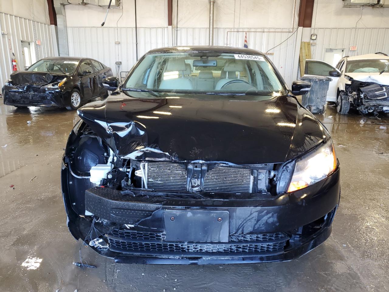 2014 Volkswagen Passat - Image 5