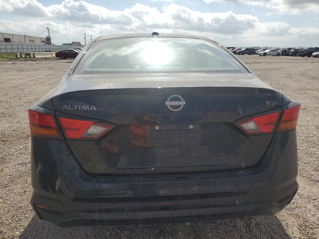 2024 Nissan Altima - Image 6