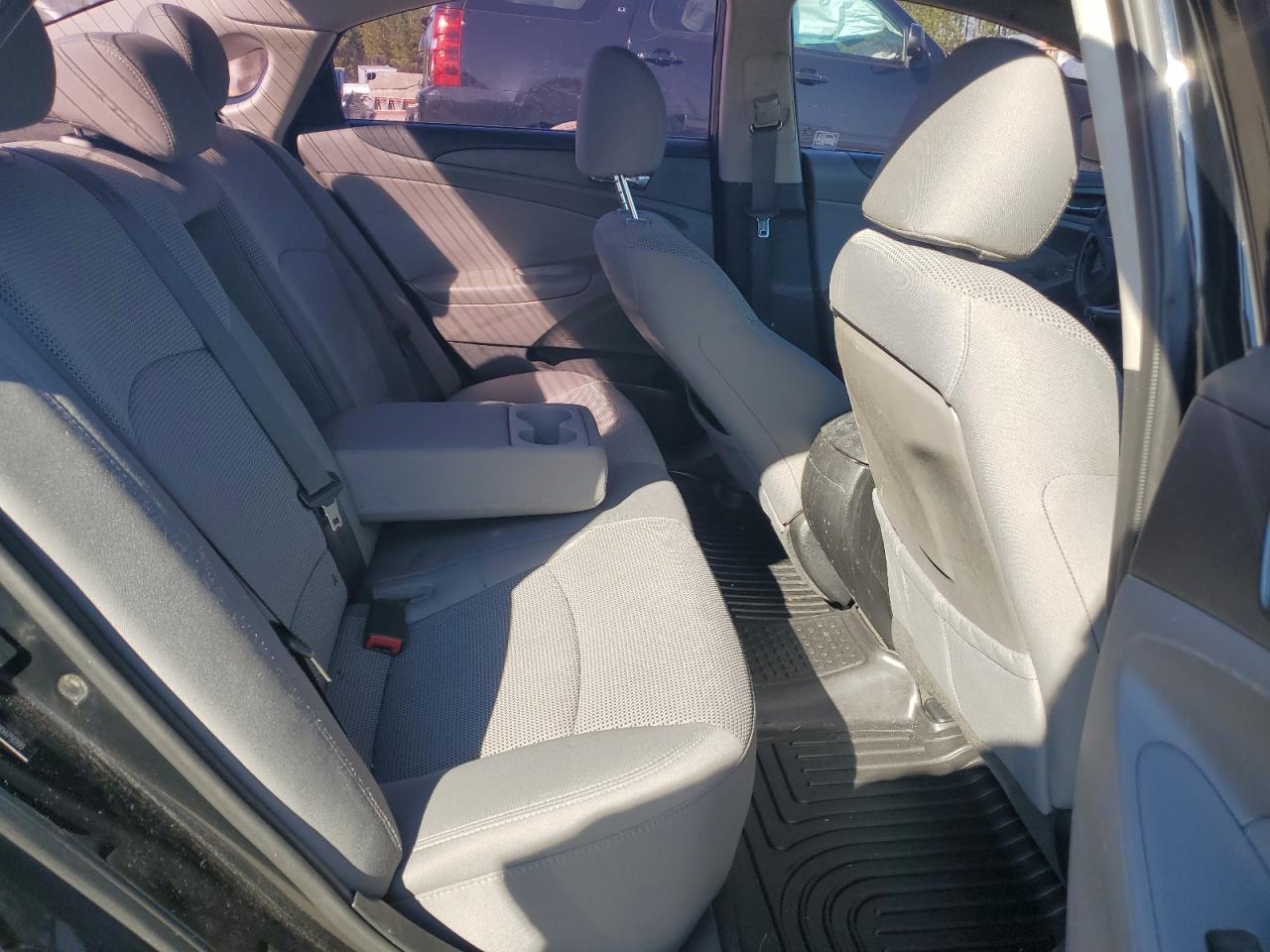 2013 Hyundai Sonata - Image 10