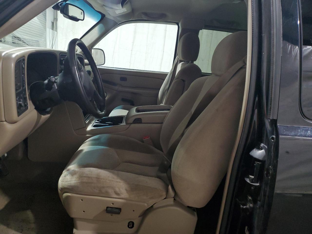 2004 Chevrolet Silverado - Image 7