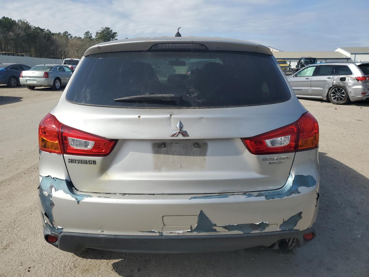 2013 Mitsubishi Outlander - Image 6