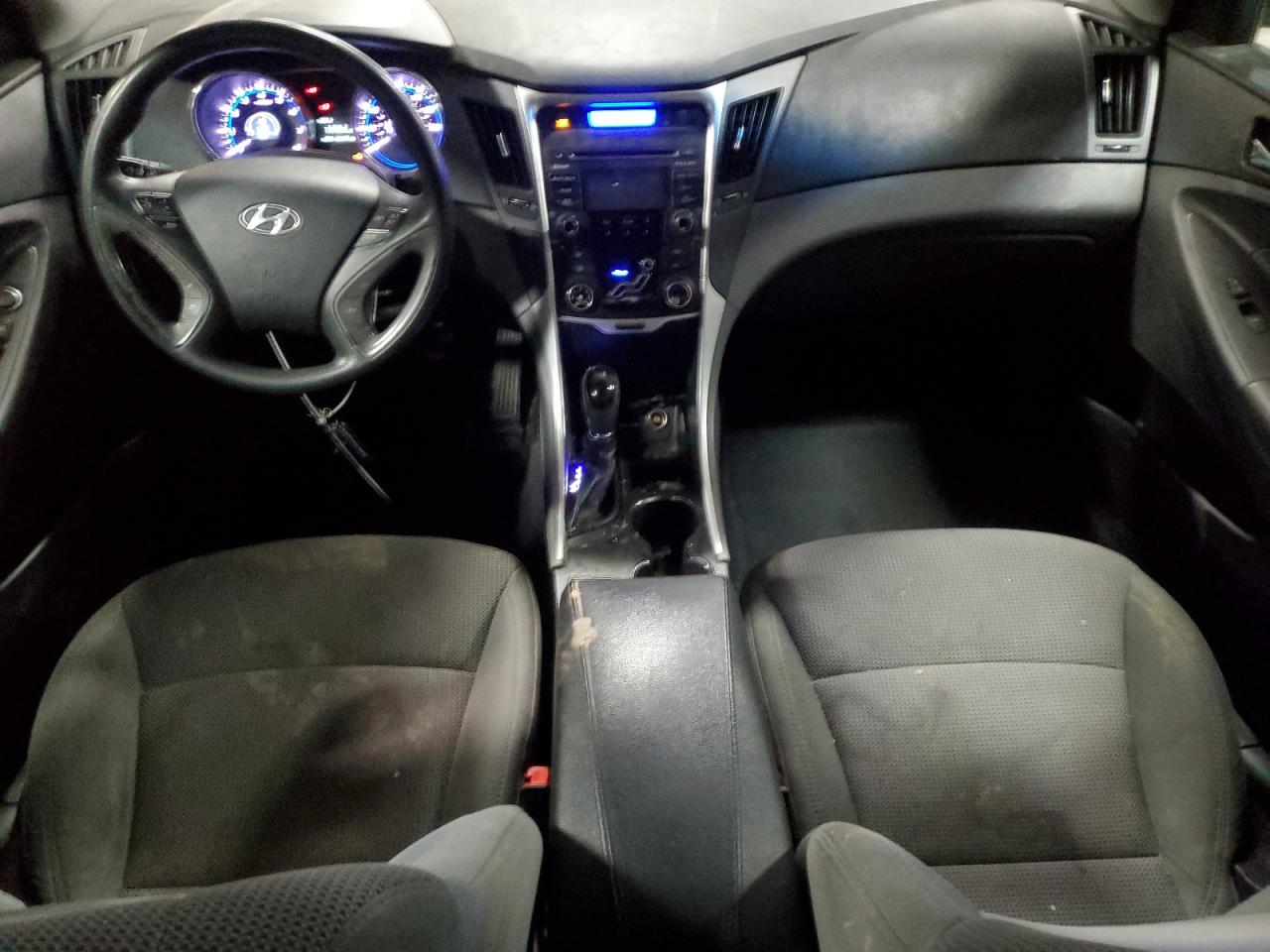 2013 Hyundai Sonata - Image 8