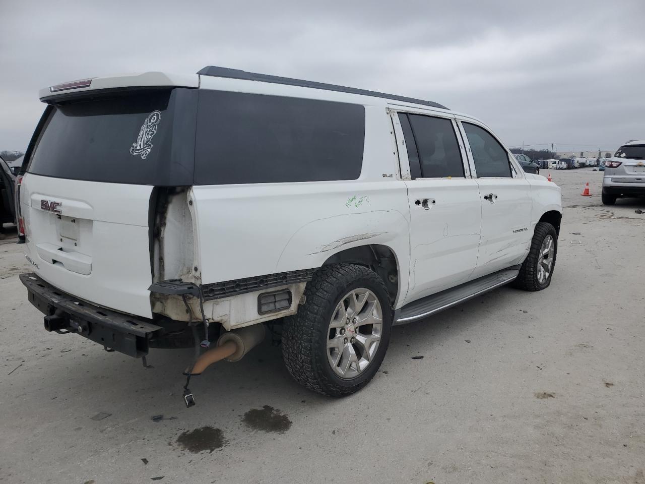 2015 GMC Yukon - Image 3