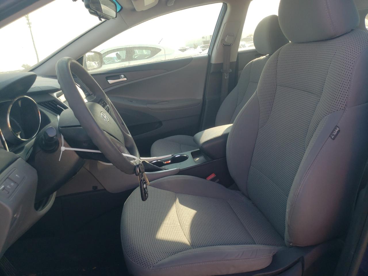 2012 Hyundai Sonata - Image 7