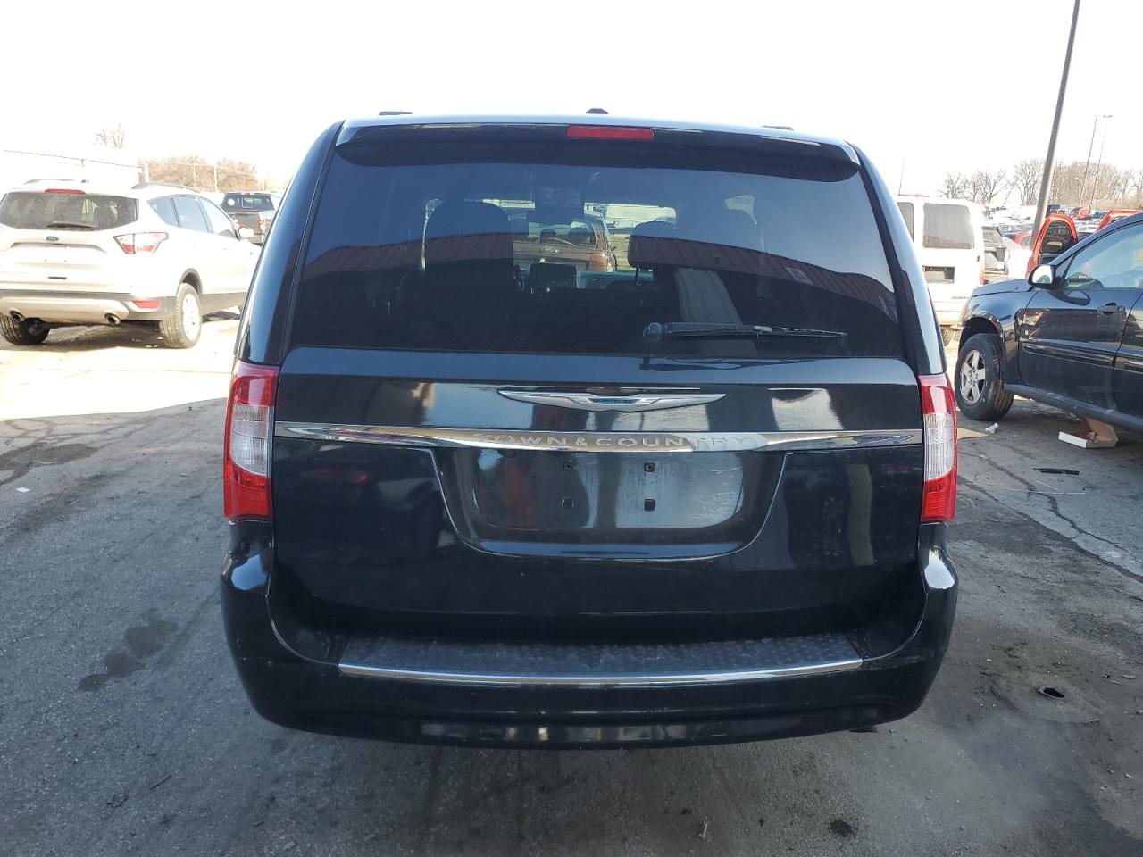 2015 Chrysler Town & Country - Image 6