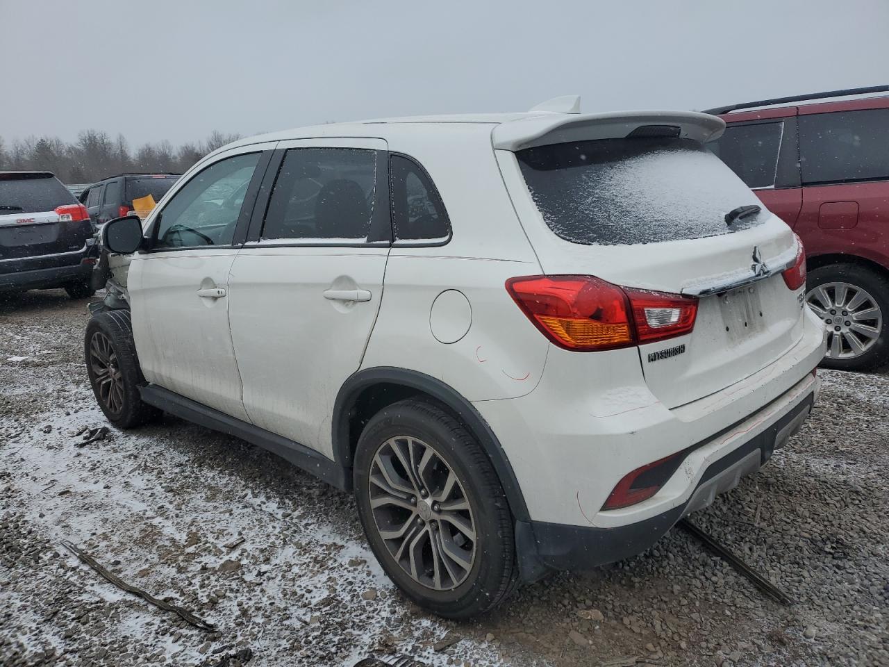 2019 Mitsubishi Outlander - Image 2