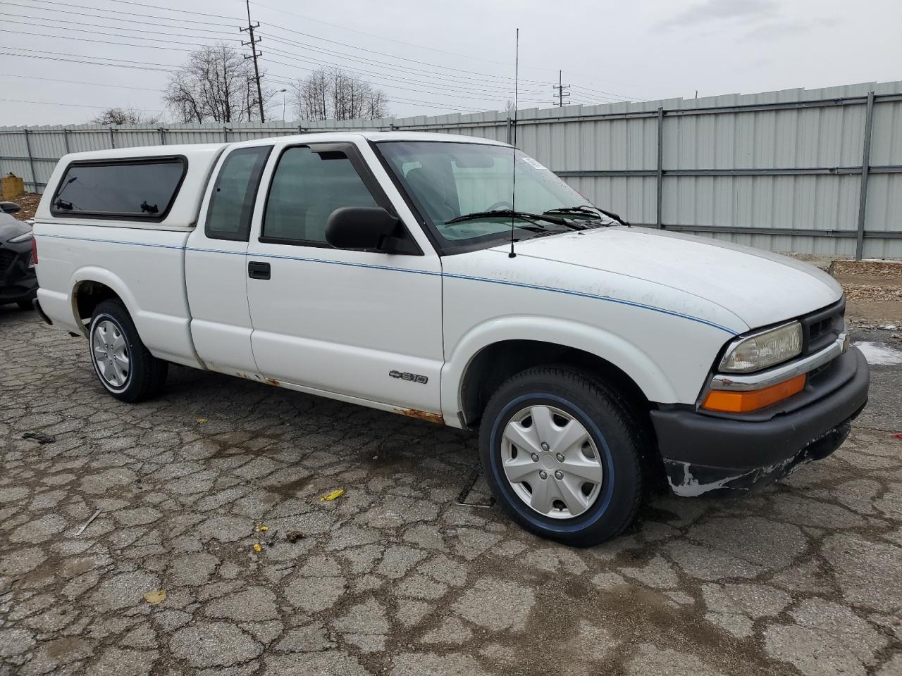 2001 Chevrolet S-10 Pickup - Image 4