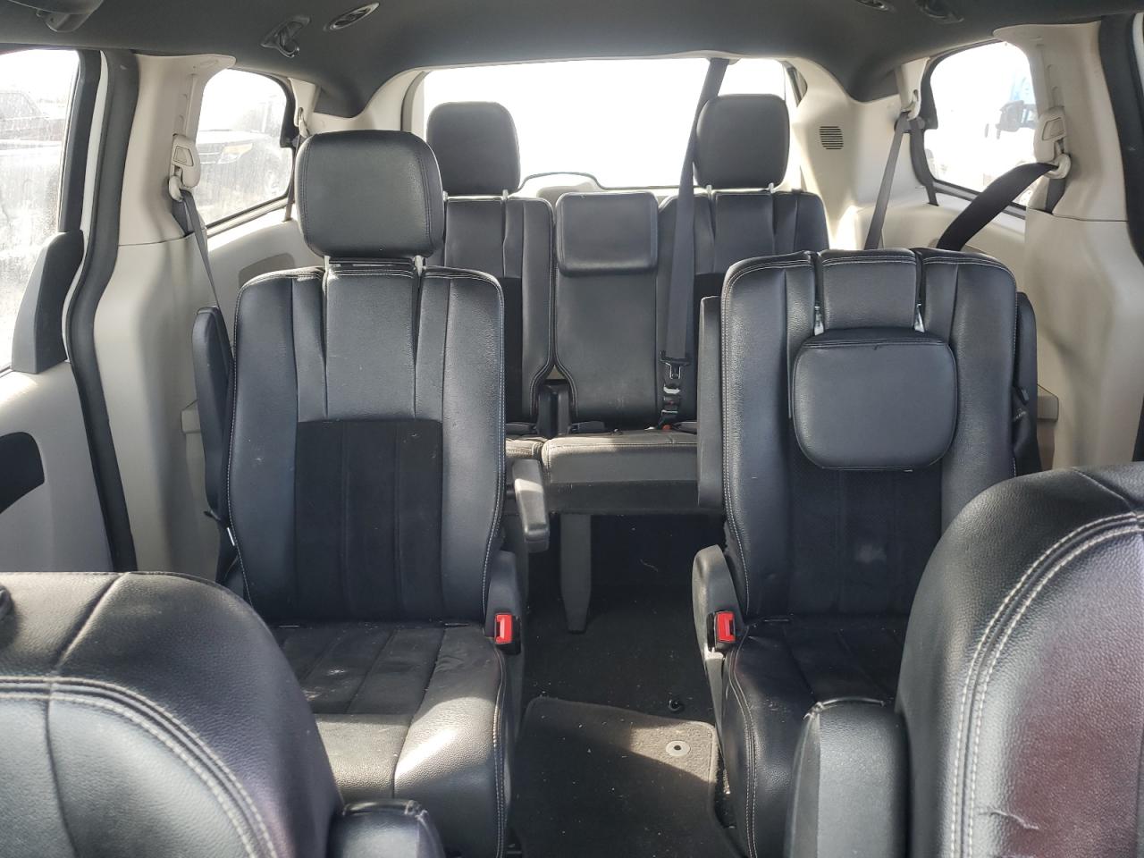 2017 Dodge Caravan - Image 10
