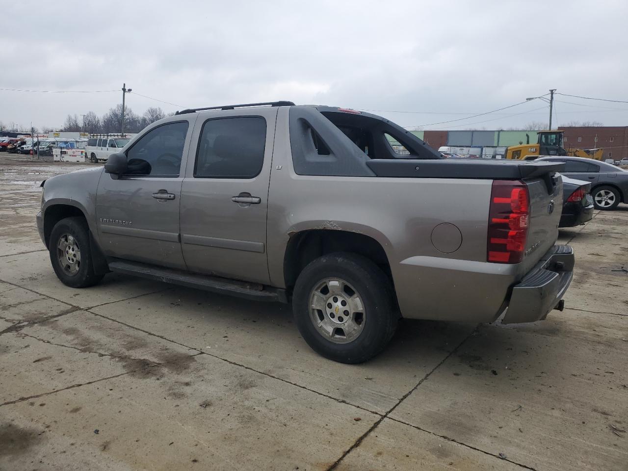 2007 Chevrolet Avalanche - Image 2