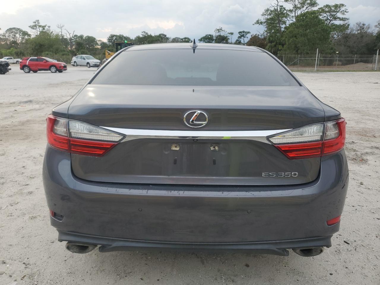 2017 Lexus ES - Image 6