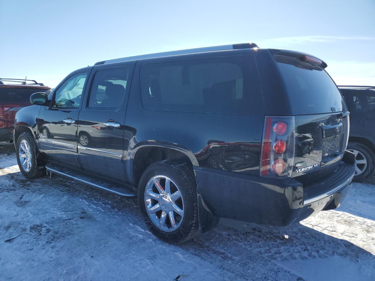 2012 GMC Yukon - Image 2