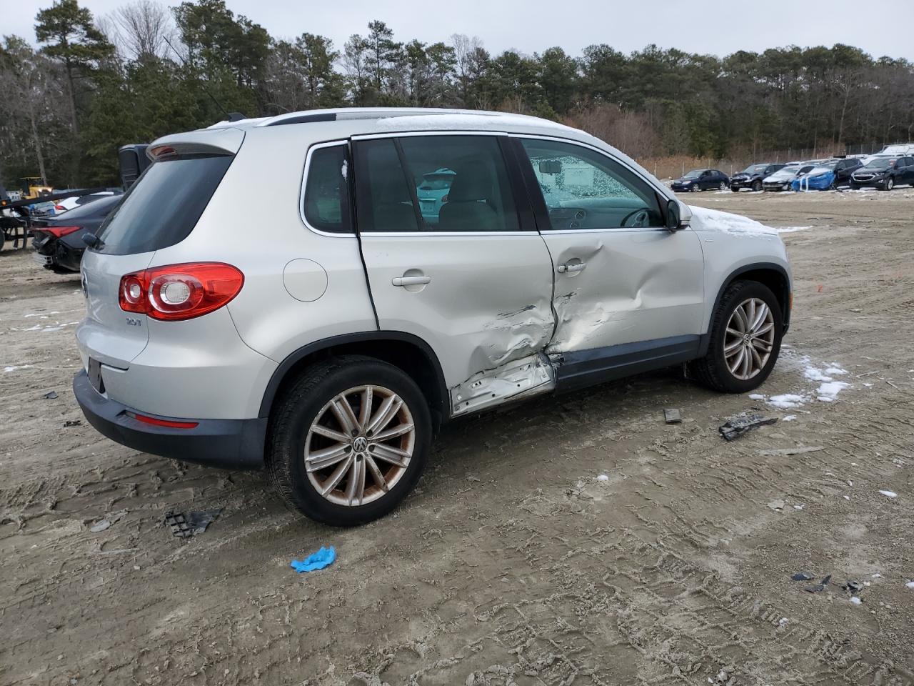 2010 Volkswagen Tiguan - Image 3