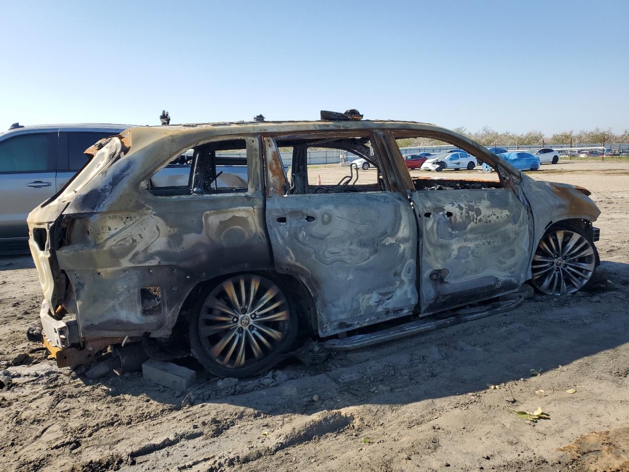 2015 Toyota Highlander - Image 3