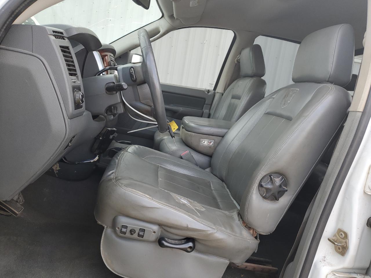 2006 Dodge RAM - Image 7