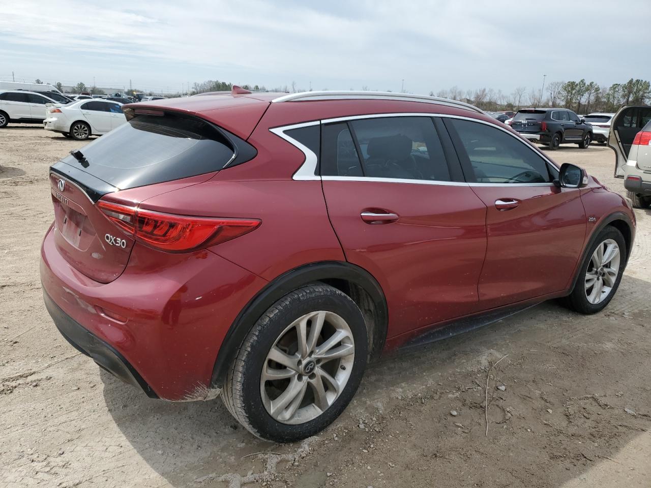 2017 Infiniti QX30 - Image 3