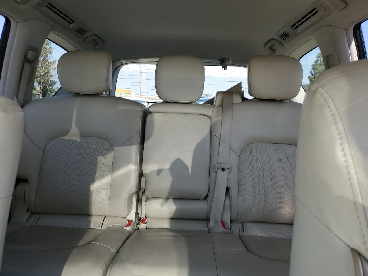 2015 Infiniti QX80 - Image 10