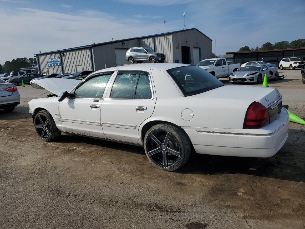 2010 Mercury Grand Marquis - Image 2
