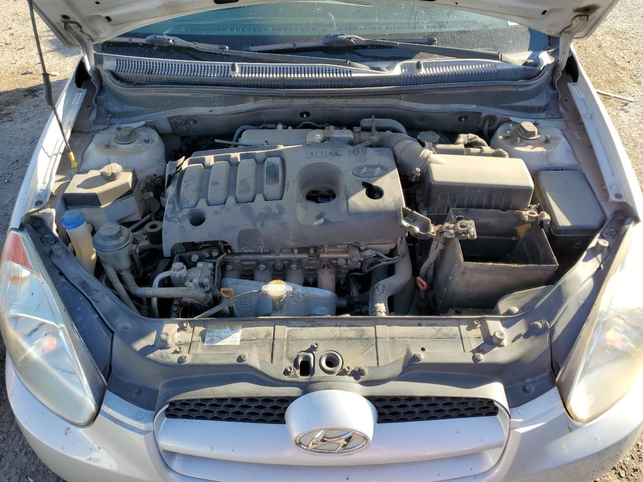 2008 Hyundai Accent - Image 11